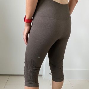 Lululemon In the Flow Crop II Brown size 6